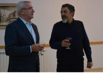 Korrupsioni i ka zënë sytë/ Kryebashkiaku i Skraparit, Adriatik Mema, i dehur tap dhunon qytetarin në lokal