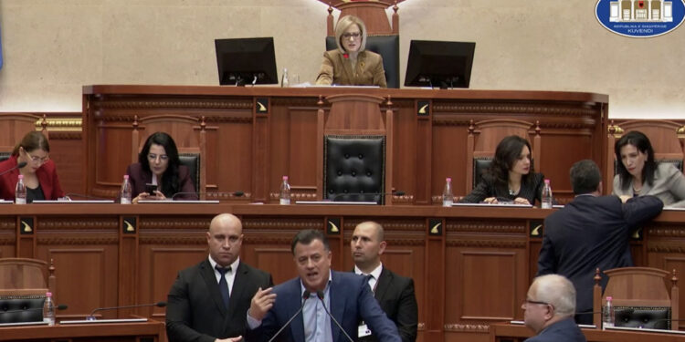 LIVE-Noka i bie me grusht foltores: Enkelejd paçavure! Nikolla: Ju përjashtoi PD, tani u kujtuat ju? (Debati)