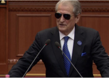 Berisha hap “kartat”: Çuçi i lidhur me serën e Beratit, Balluku me kokainën e Fierit