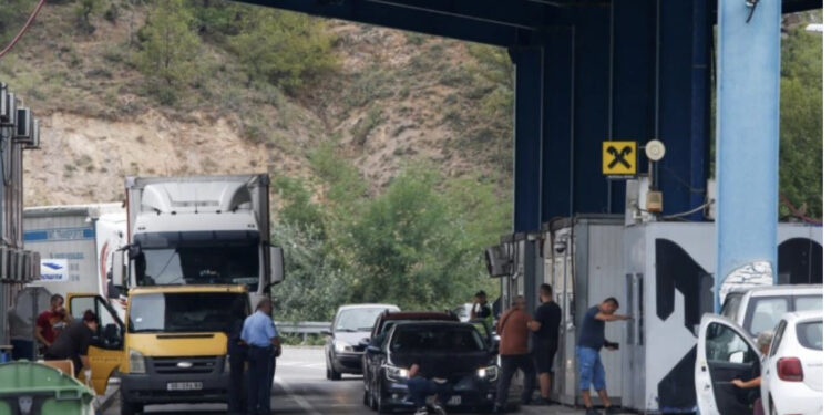 Tensionet në veri, Kosova “i vë traun” Serbisë, njofton mbylljen e pikave kufitare