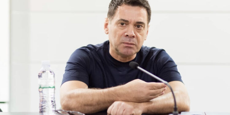 Arben Ahmetaj thyen heshtjen, flet për gjobëvënie: Nuk kam udhëtuar kurrë me Klodian Zoton dhe as kam përdorur kartën e tij!