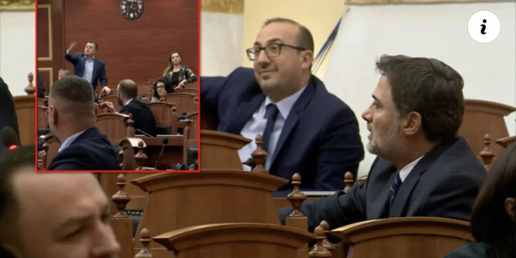 VIDEO/ Sherr mes deputetëve të PD-së në Kuvend: Pusho! Legen! Të vij ta tregoj unë aty