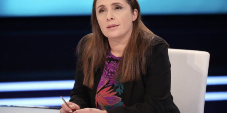 “Si e lashë babain në spital se do arrestohej Ardian Fullani”, Anila Hoxha rrëfen pengun e jetës: Më erdhi mesazh në telefon