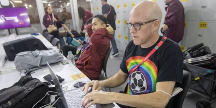 Kishte veshur bluzë pro-LGBTQ/ Gazetari vdes gjatë raportimit të Argjentinë-Holandë!