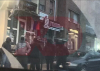 VIDEO/ Persona të maskuar sulmojnë dy gazetarë në Mitrovicën Veriore!