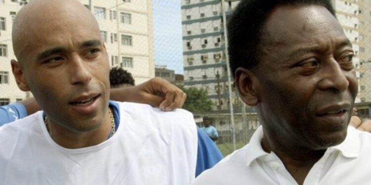 Djali i Pele heq dorë nga klubi i ri për t’i qëndruar të atit afër në spital