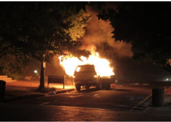 Si ndodhi ngjarja në Kamëz!- Makina me gaz shpërthen në Tiranë, lëndohet shoferi, gruaja dhe dy fëmijët e mitur