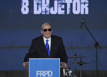 8 dhjetori, Berisha mes të rinjve: Shqipëria shpëton me revolucion, u përballët me diktaturën më të egër në vitet ’90