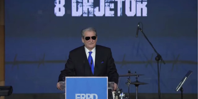 8 dhjetori, Berisha mes të rinjve: Shqipëria shpëton me revolucion, u përballët me diktaturën më të egër në vitet ’90