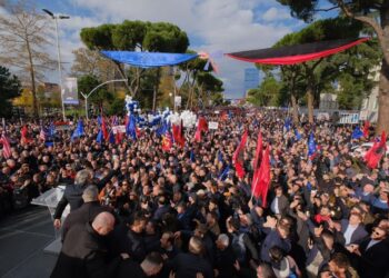Nga sulmi me grusht ndaj Berishës te mesazhet e pjesëmarrësve! Opozita mbylli protestën në Bulevard, çfarë ndodhi gjatë dy orëve