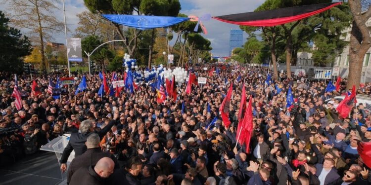 Nga sulmi me grusht ndaj Berishës te mesazhet e pjesëmarrësve! Opozita mbylli protestën në Bulevard, çfarë ndodhi gjatë dy orëve