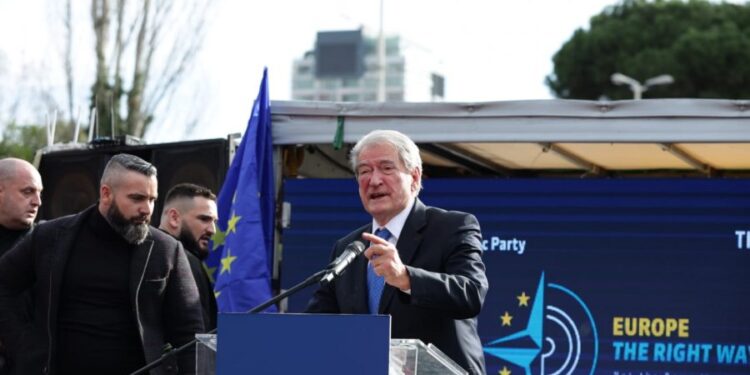 Sulmi/ Berisha: Lirojeni atë fatkeq, autori i vertetë është Edi Rama, i ulur në samit si kryekriminel i Ballkanit dhe Europës