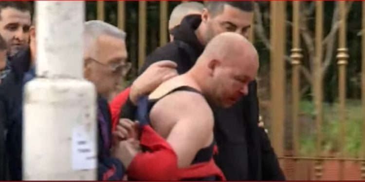 FOTO-EMRI/ Identifikohet qytetari që sulmoi dhe gjakosi Berishën