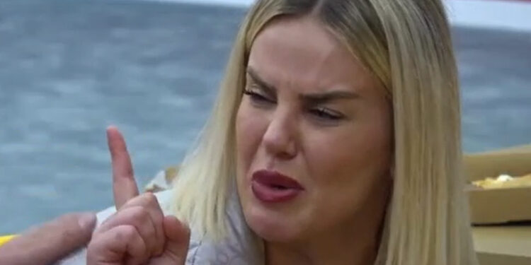 VIDEO/ “Ai copë injoranti, hipokriti”, Kejvina ofendon Luizin dhe shërthen në lot: Duhet t’i kërkojë falje familjes time