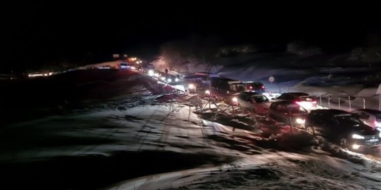 Zhbllokohet qarkullimi në rrugën e Arbrit, 5 orë të bllokuar nga bora