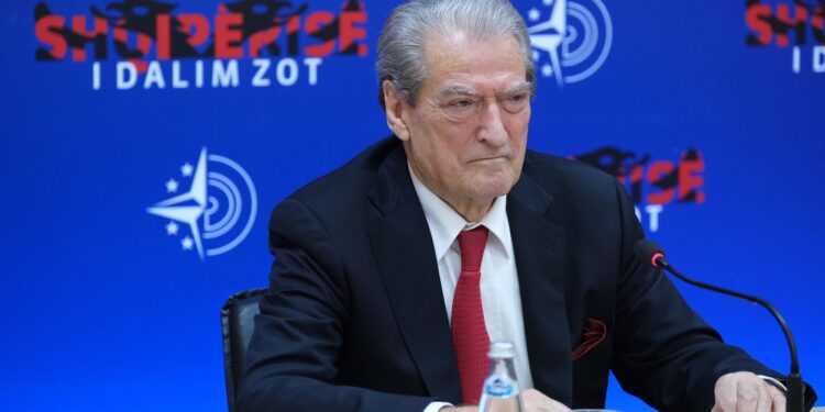 Berisha: Lulzim Basha shkroi dje 4 rreshta ku nuk guxoi të përmendë Edi Ramën pa leje me McGonigal