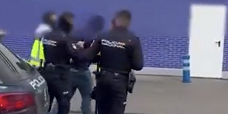 Të shpallur në kërkim, arrestohen dy shqiptarë në Spanjë, kishin planifikuar ekzekutimin e anëtarit të bandës rivale