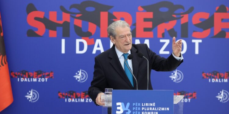 LIVE-Berisha: Lidhja e ngushtë e Ramës me ish-zyrtarin e lartë të FBI-së që u arrestua