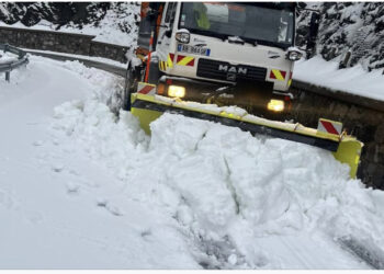 Moti i keq mbyll 56 shkolla në Shqipëri