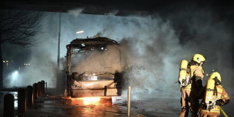 Sulmet ndaj policisë dhe zjarrfikësve në Berlin, ndizet debati, a duhen marrë masa?