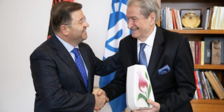 Berisha takon kryebashkiakun turk: Të votojmë kundër Erdoganit dhe Ramës