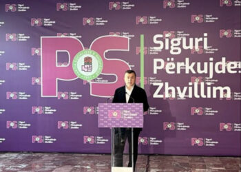 Vazhdon poshtërsia dhe tallja e socialistëve me viktimat e 21 Janarit/ Pas 12 vjetësh bëjnë kallëzim të ri