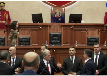 LIVE-Nis sesioni i ri i parlamentit! Nuk i japin fjalën, Berisha bllokon foltoren