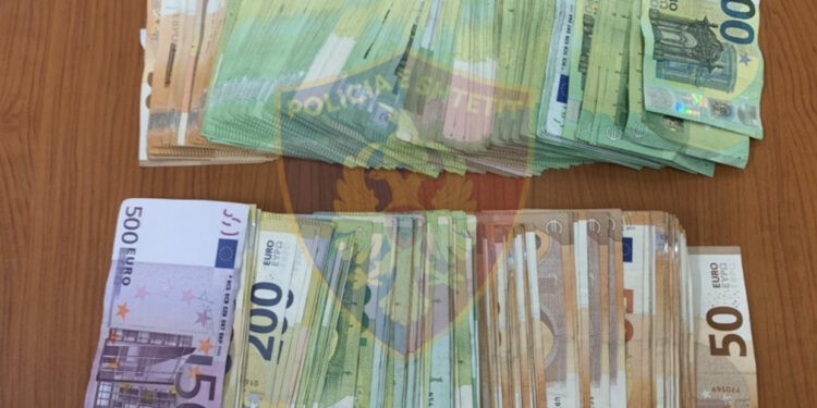 Bllokohet çanta me mbi 42 mijë Euro në aeroport