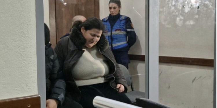 “Kemi lekë plot në shtëpi”! Hileja e policisë dhe përgjimi që zbuloi gafën e pastrueses