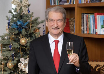 Demokratët mesazhe urimi për të, Berisha ngre dolli: Më keni mbushur me energji, 2023 do jetë viti i triumfit tonë