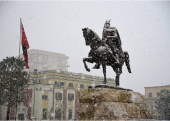 I ftohti “mbërthen” Shqipërinë, dita kur zbardhet Tirana