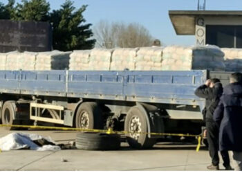 EMRI/ Gomisti po frynte gomën e kamionit, policia zbardh ngjarjen e rëndë në Lezhë