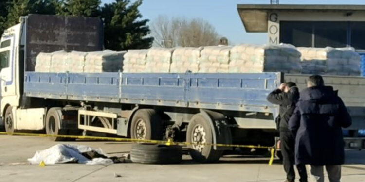 EMRI/ Gomisti po frynte gomën e kamionit, policia zbardh ngjarjen e rëndë në Lezhë