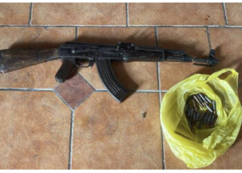 Terrorizoi fqinjët me kallashnikov, arrestohet i riu në Kurbrin