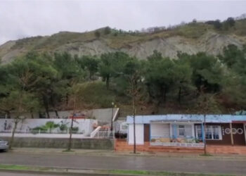 Rrëshqitje dherash në Durrës, rrezikohen banesat