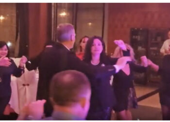 VIDEO/ “Elisa sa e bukur je”! Këngë e valle, darka ku Agron Çela tradhtoi Metën për Ramën