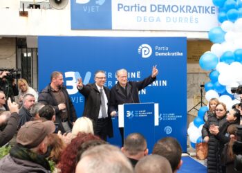 “Zyrtarët e t’u mbushin dyshekët e tubat e aspirimit me taksat e shqiptarëve”, Berisha-Ramës: Pensionistët s’kanë nevojë për mëshirë, mos vidh!