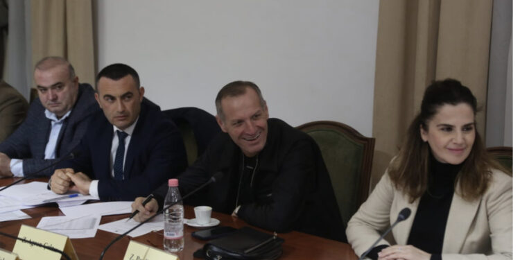 “Mirëserdhe në Grupin e PS”- Nasip Naço uron Agron Çelën që iu bashkua socialistëve. Deputeti i PD: Shiko ku keni arritur…