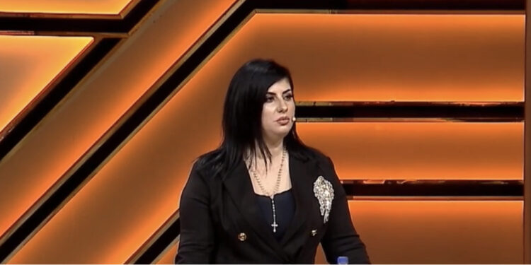 E tradhëtonte me një mashkull, gruas i ikën truri kur lexon mesazhet e burrit të saj