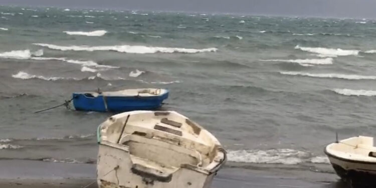 Moti i keq, Vlora pa energji elektrike dhe pezullim lundrimi