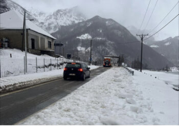 “Në aksin Bogë-Theth vijon të ketë rënie orteqesh”, ARRSH thirrje shoferëve: Ulni shpejtësinë dhe pajisuni me goma dimërore!