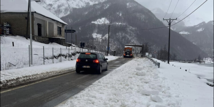 “Në aksin Bogë-Theth vijon të ketë rënie orteqesh”, ARRSH thirrje shoferëve: Ulni shpejtësinë dhe pajisuni me goma dimërore!