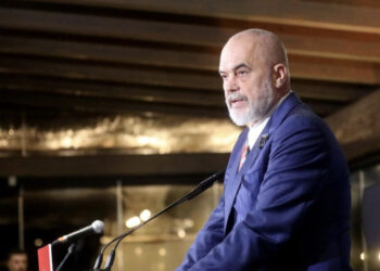 I doli emri në dosje! Rama e mohon: Nuk kam lidhje me ish-zyrtarin e FBI-së që u arrestua