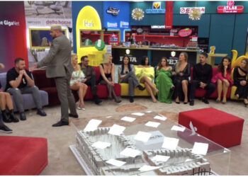 Banorët “njëzëri” për të dalë Luizi, këngëtari ia del të qëndrojë në shtëpi