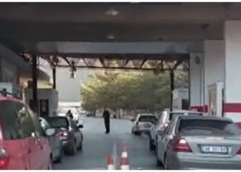 Kaluan festat e fundvitit në atdhe, emigrantët largohen nga Shqipëria, mbi 7 mijë dalje në 24 orë nga pikat kufitare