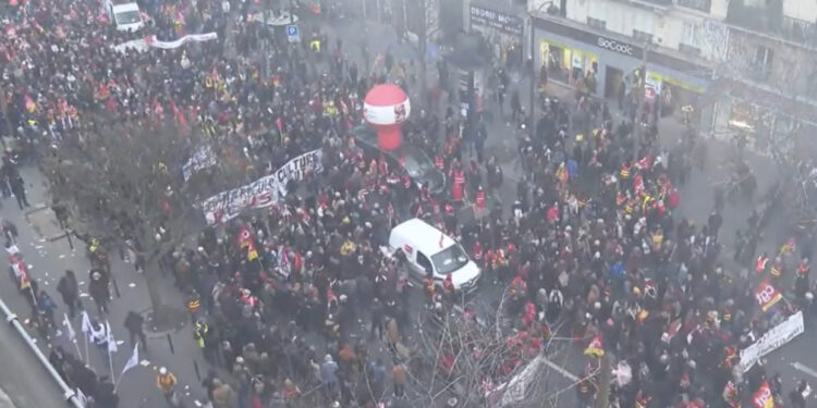 Protesta masive në Francë, kundër reformës së Macron për të rritur moshën e pensionit