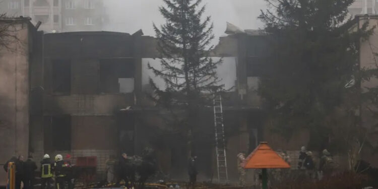 VIDEO/ Rrëzohet helikopteri, vdes tragjikisht ministri i Brendshëm ukrainas dhe 15 anëtarë të ekuipazhit