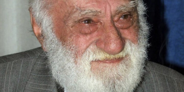 FOTO/ “Babai” i kinemasë shqiptare, në përkujtim të Kadri Roshit, në 98-vjetorin e lindjes së tij