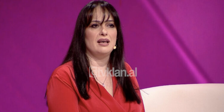 U dashurua me ‘princin e kaltër’ në moshën 15-vjeçare, Alma: Donte më shumë lojërat e fatit se sa mua