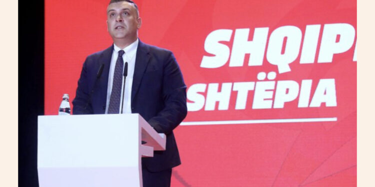 Blushi denoncon gjendjen e infrastrukturës në Tiranë: 350 milionë euro buxhet janë përdorur për të mbushur xhepat dhe jo gropat e rrugëve